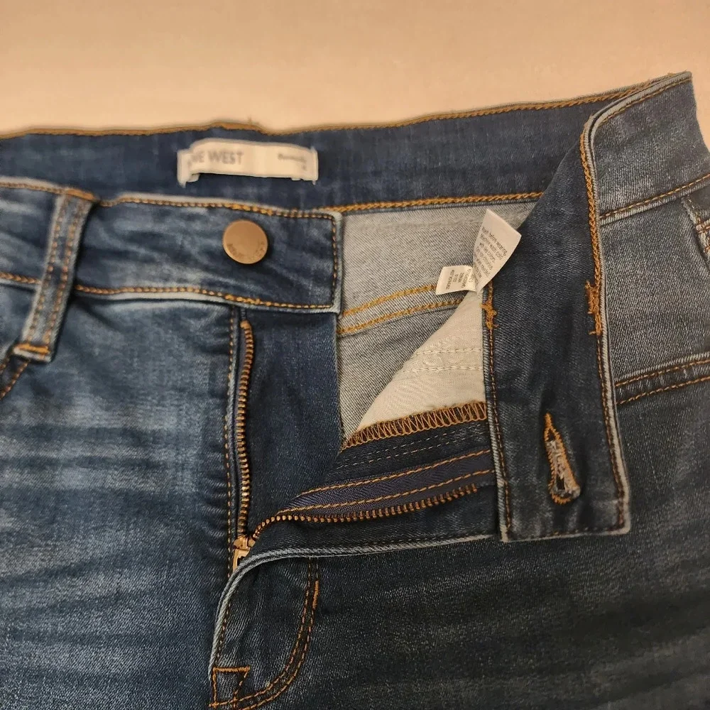 Nine West Womend Bermuda Frayed Denim Shorts Size 4 Loose Fit - Picture 9 of 10